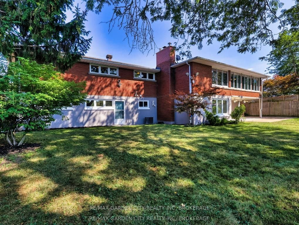 28 Marsdale Drive, St. Catharines, ON, L2T 3S3