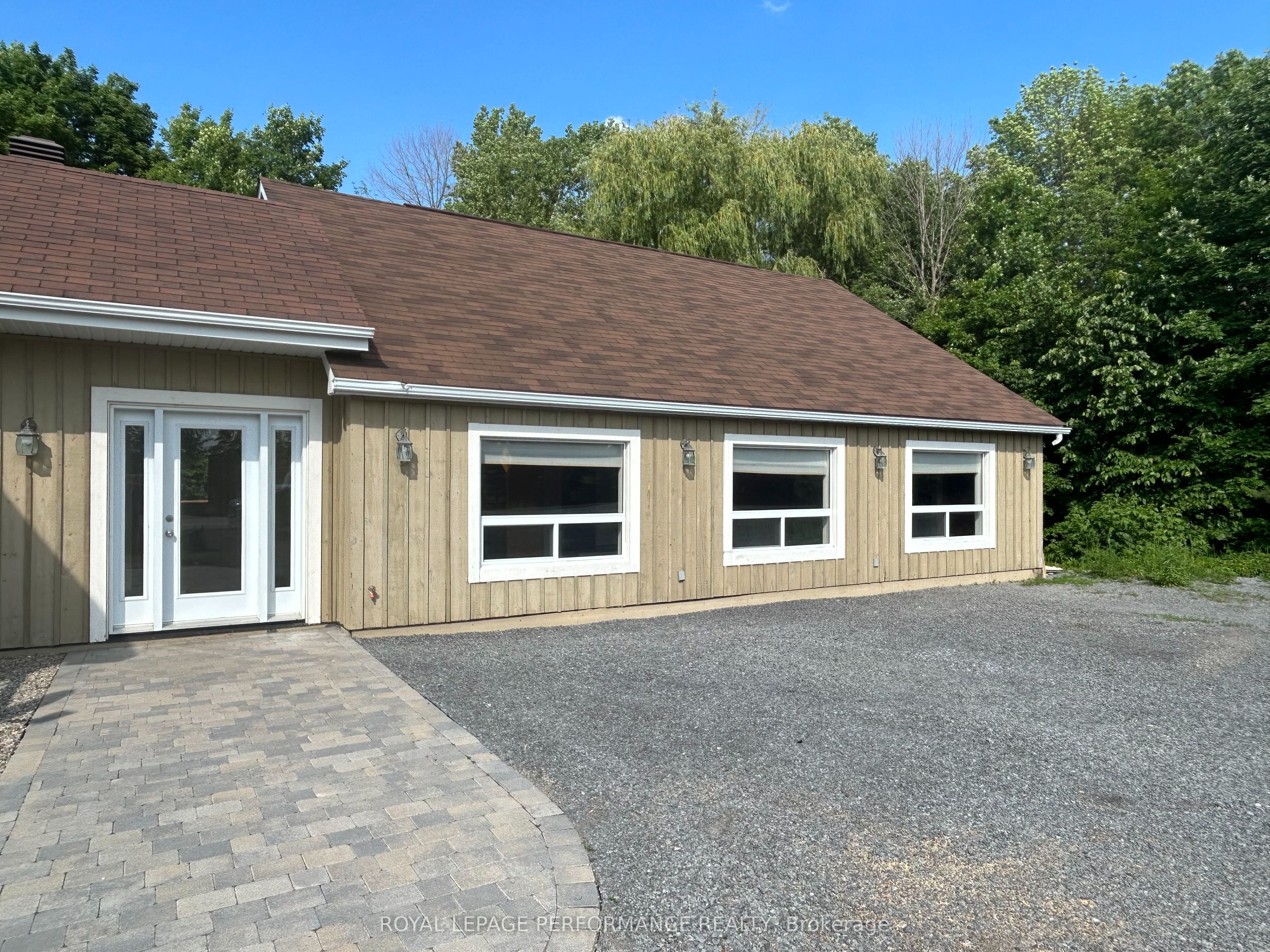 B-2487 Huntley Road, Ottawa, ON, K2S 1B8