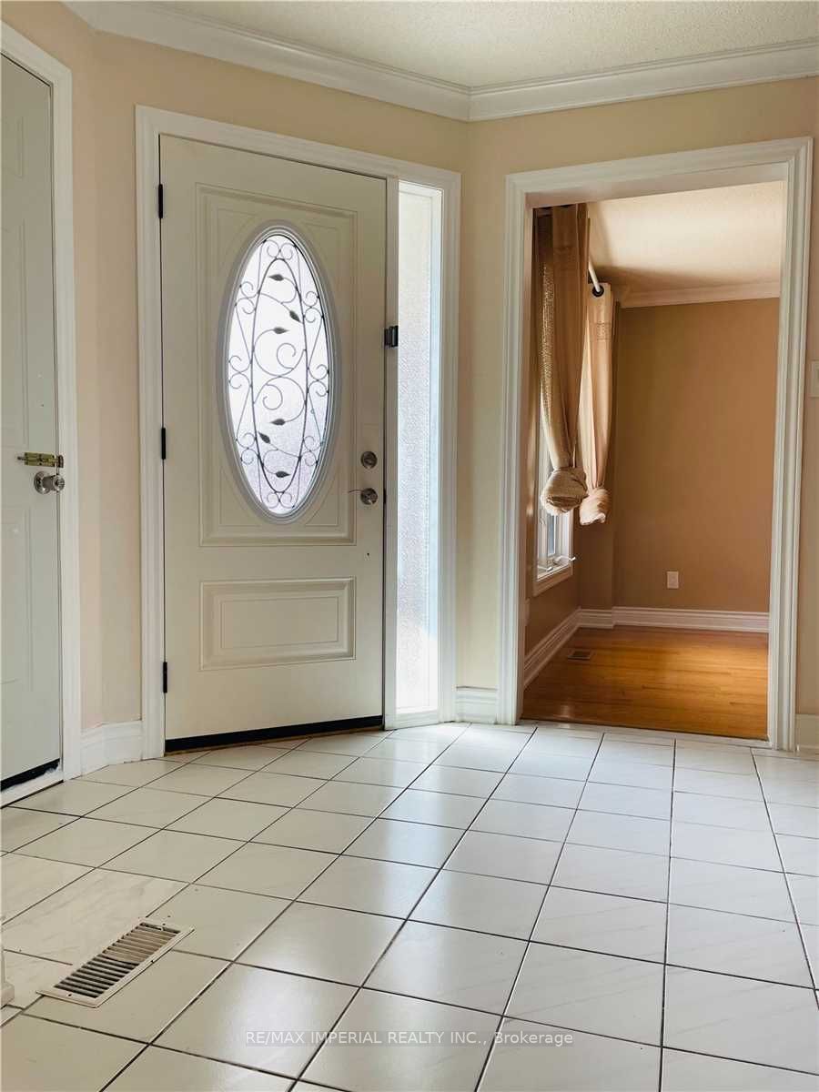 Additional image 3 of Upper-5295 Thornwood Drive, Mississauga, ON, L4Z 3J3