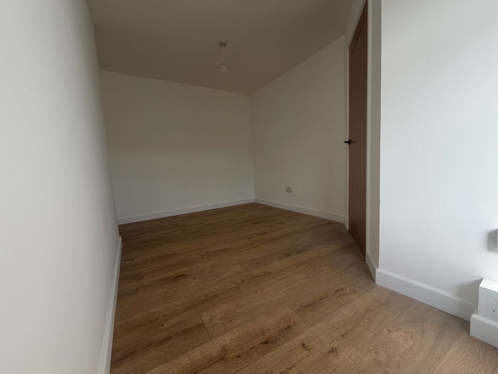 Additional image 2 of 1 bed flat to rentClydach Road, Tonypandy CF40
