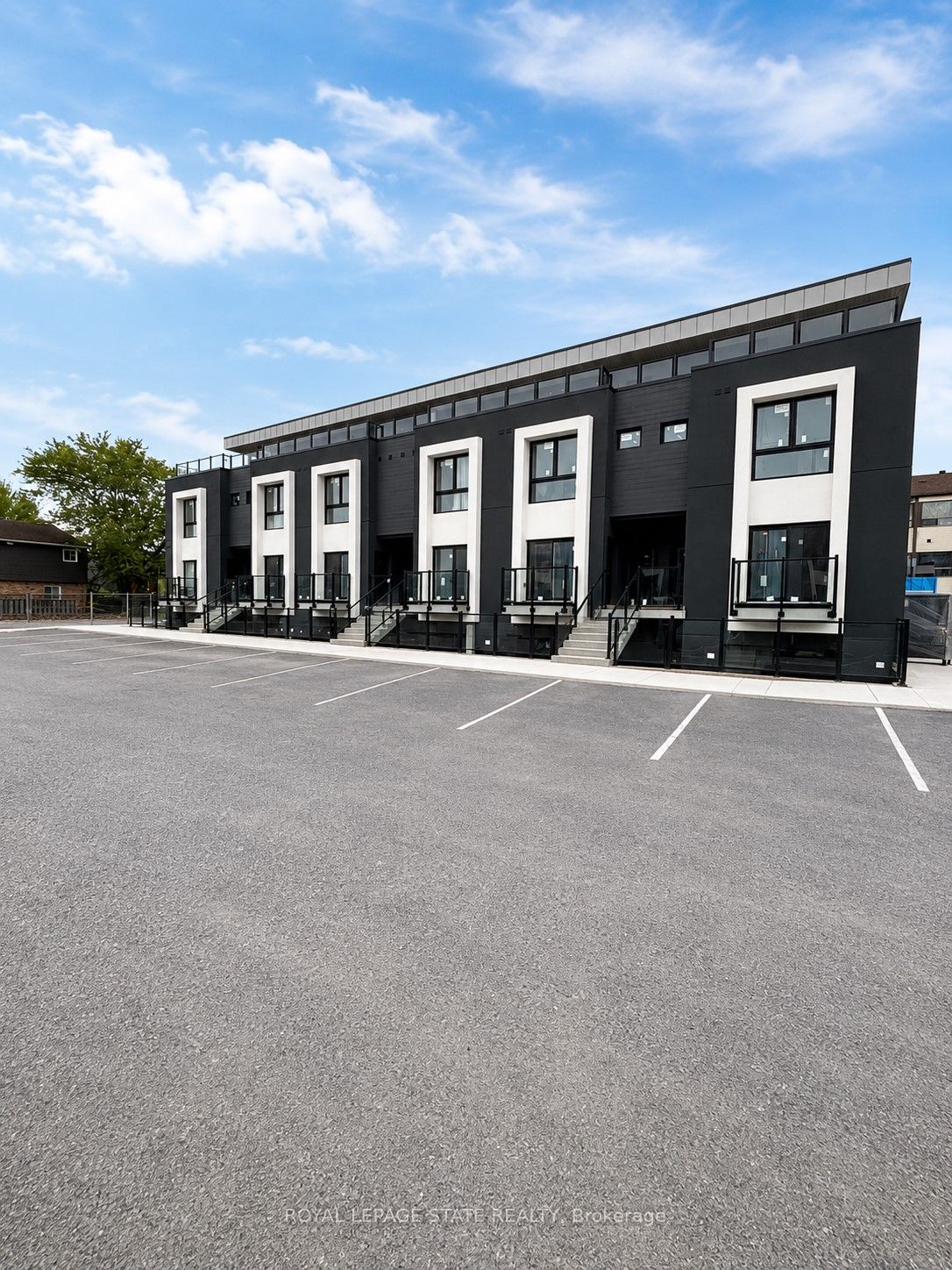 120-6638 Mcleod Road, Niagara Falls, ON, L2G 3G5