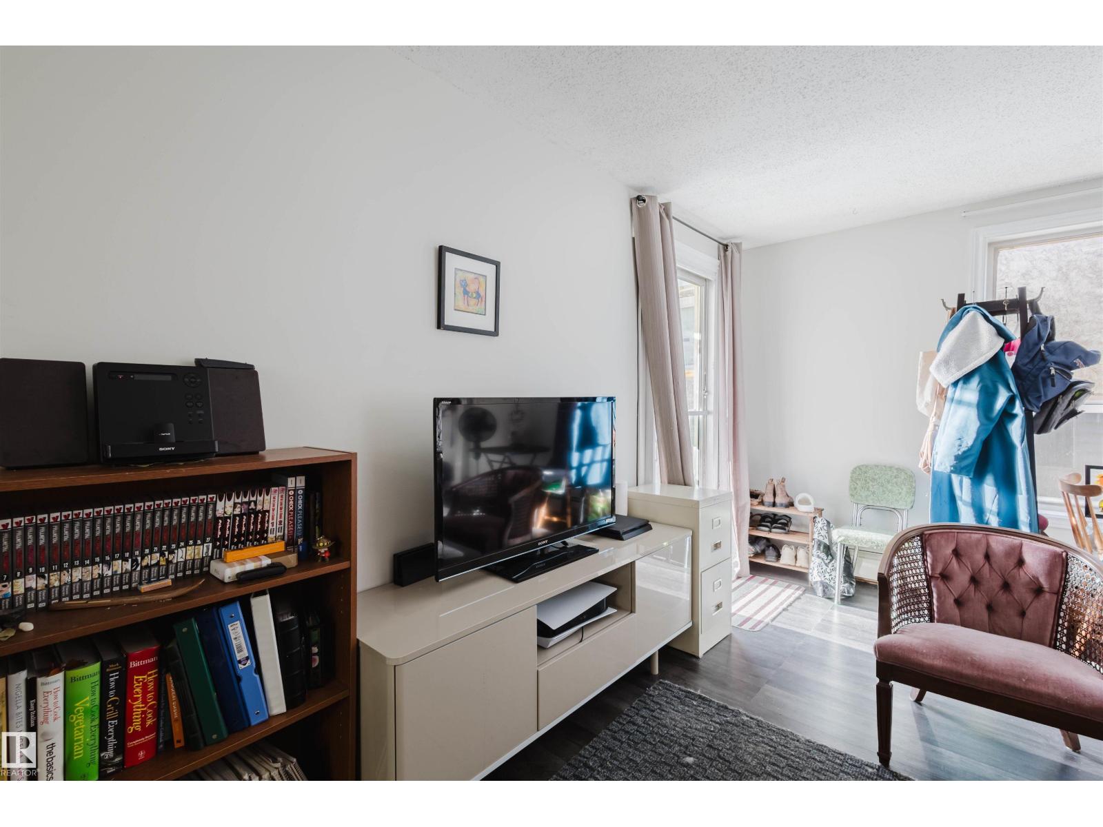 10831 80 Avenue NW, Edmonton, AB, T6E1V9 photo 4