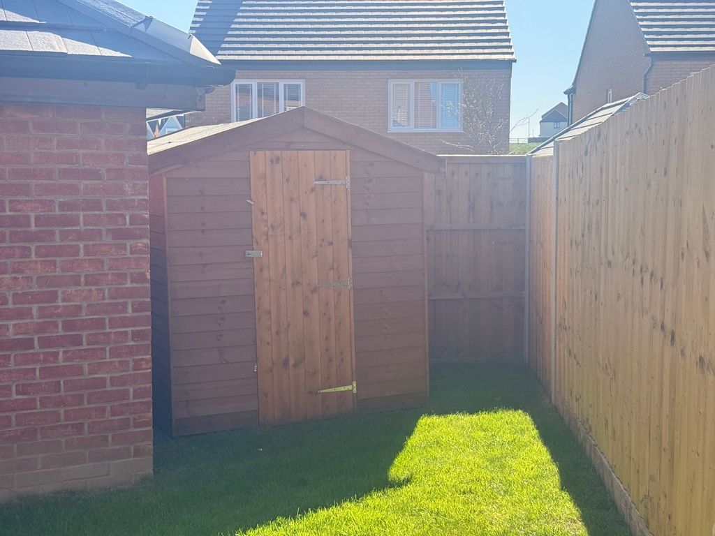 Additional image 18 of 4 bed detached house to rentCelandine Gardens, Priors Hall Park, Corby NN17