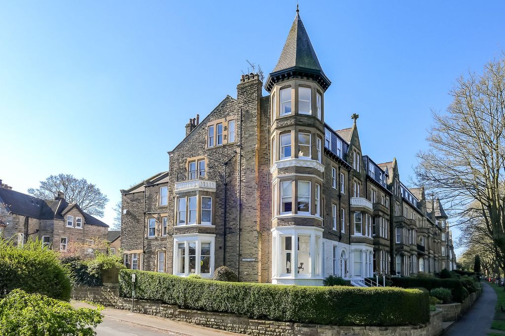 2 bed flat to rentValley Drive, Octagon Court HG2