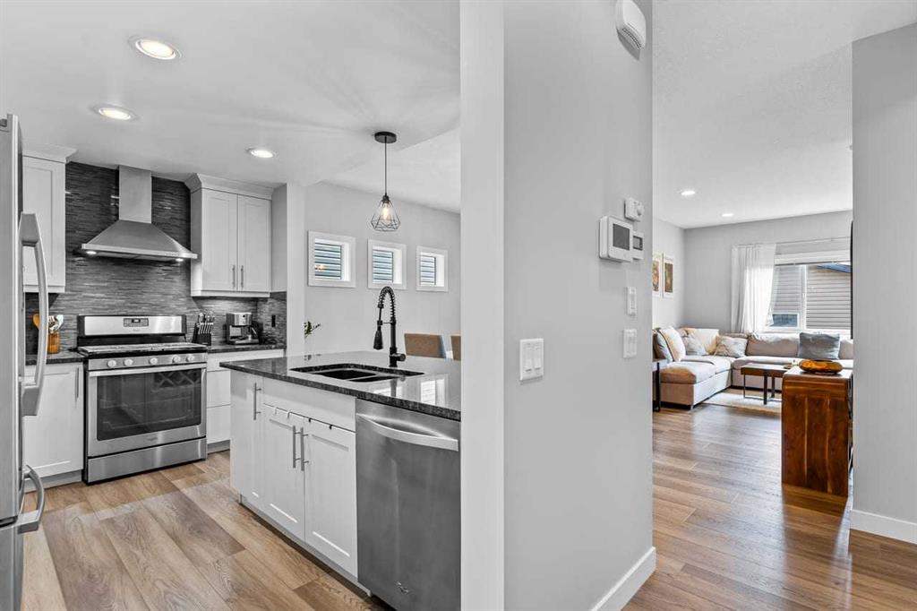 Additional image 5 of 86 Copperpond Heights SE, Calgary, AB, T2Z 0W9