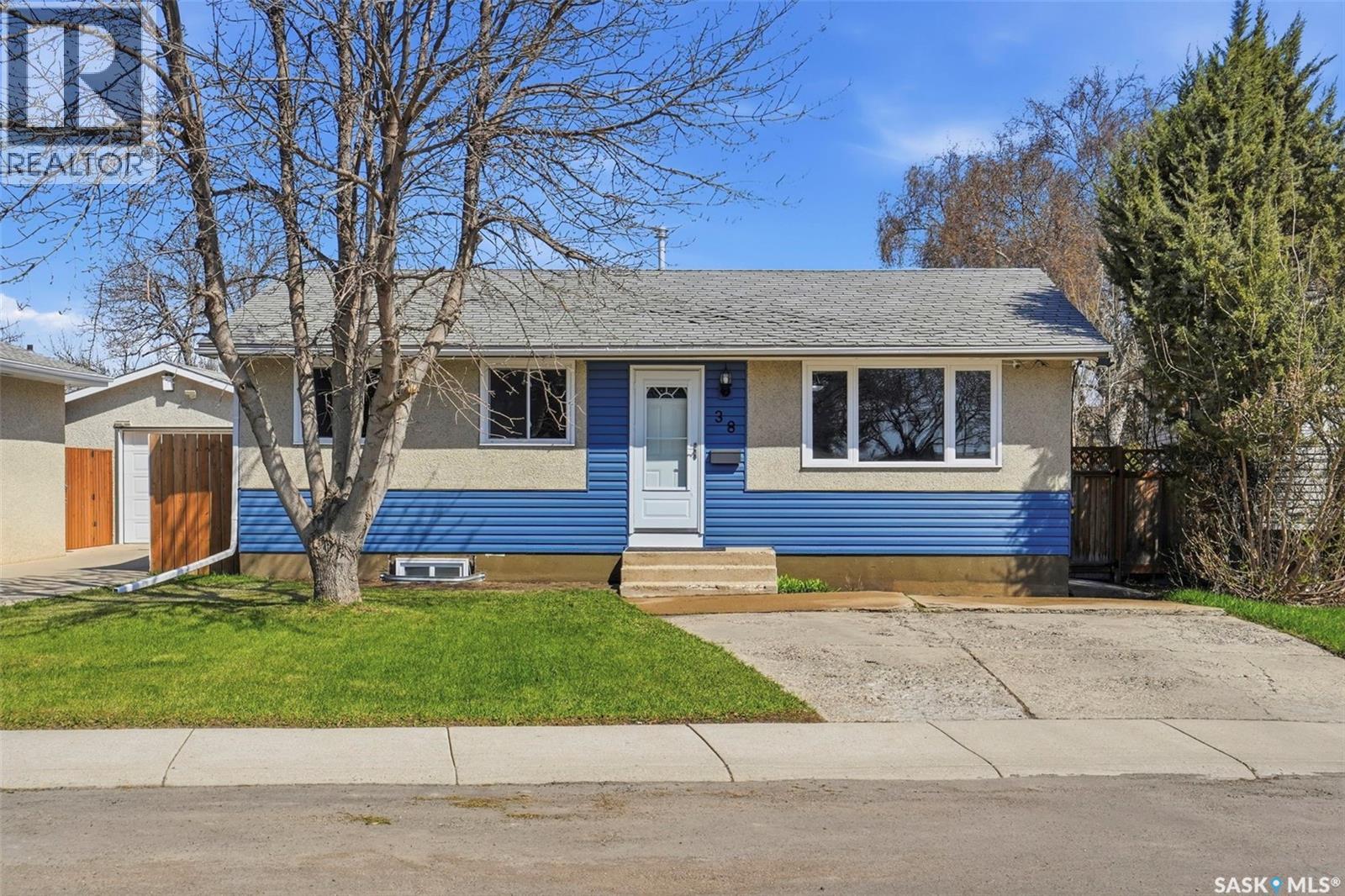 38 Cartier CRESCENT