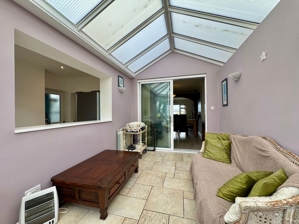 Additional image 13 of 3 bed property to rent13 Pied Du Cotil, St Helier JE2