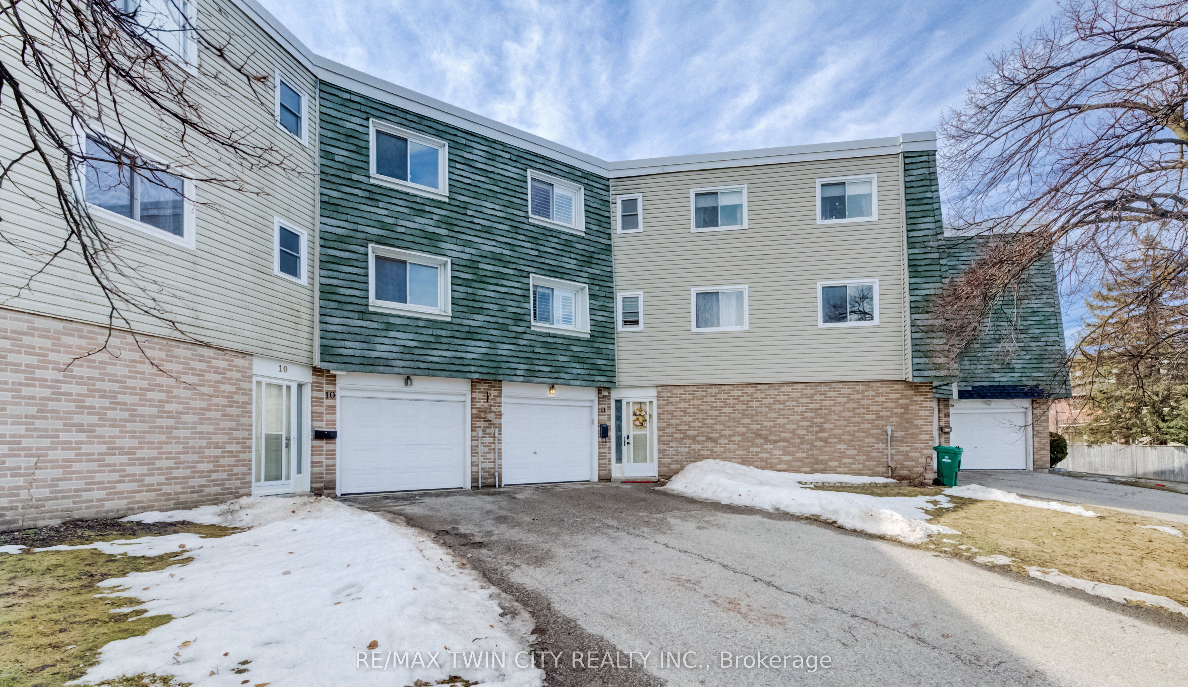 11-60 Elmsdale Drive, Kitchener, ON, N2E 2G4