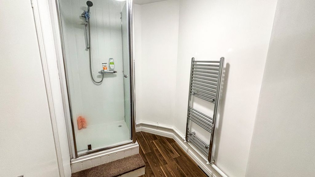 Additional image 8 of 2 bed flat to rentApt. 1, 55 Royal Avenue West, Onchan IM3