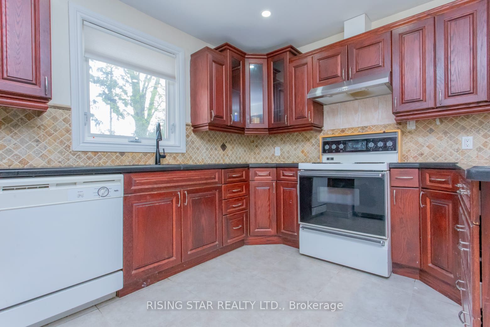 Additional image 3 of 1328 Cawthra Road, Mississauga, ON, L5G 4K9