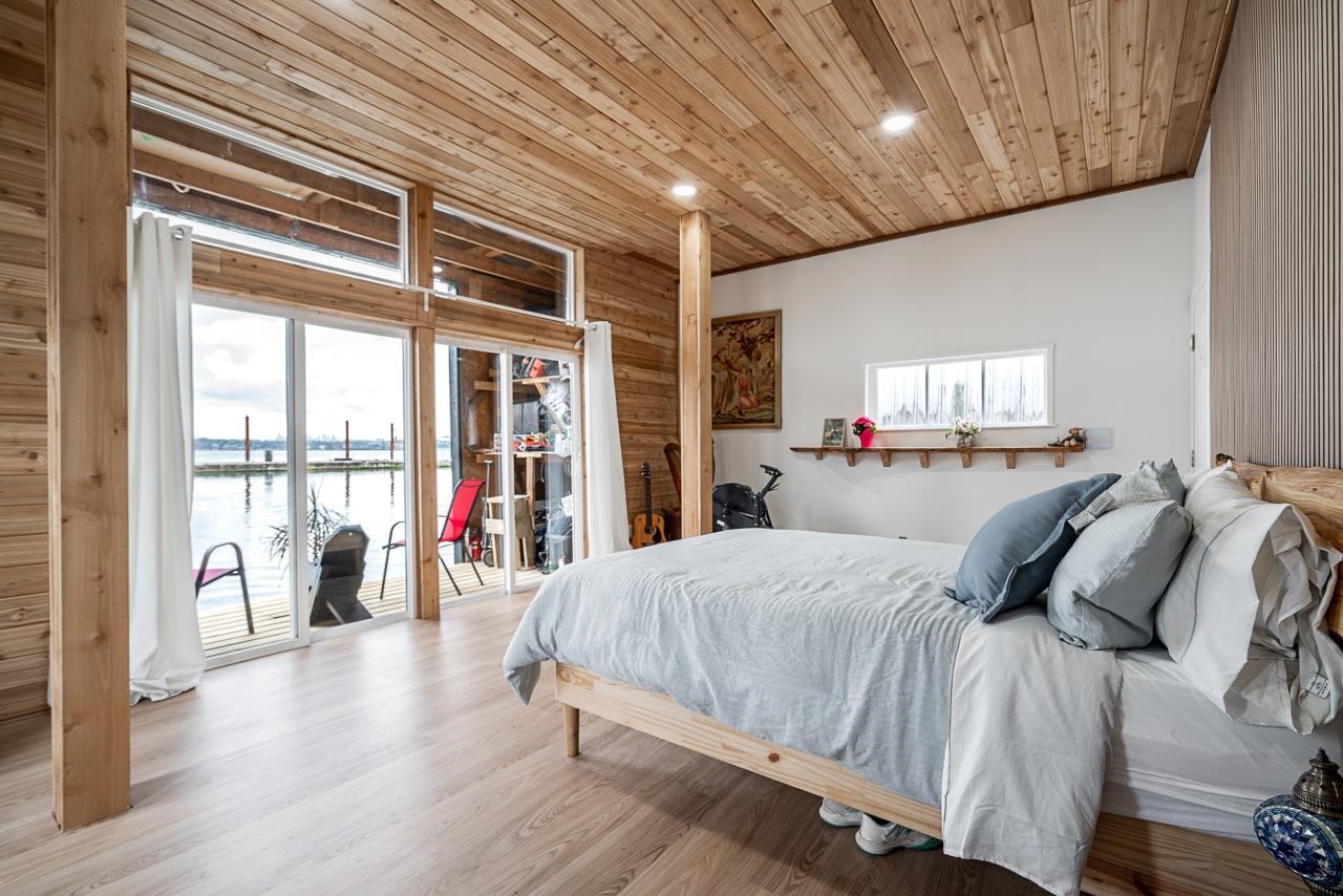 A24-415 Esplanade , North Vancouver, BC, V7M 1A6