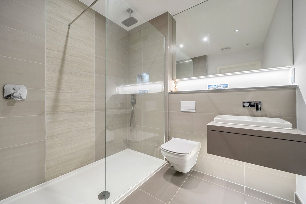 Additional image 6 of 3 bed flat for saleSouth Park Crescent, Gerrards Cross, Buckinghamshire SL9
