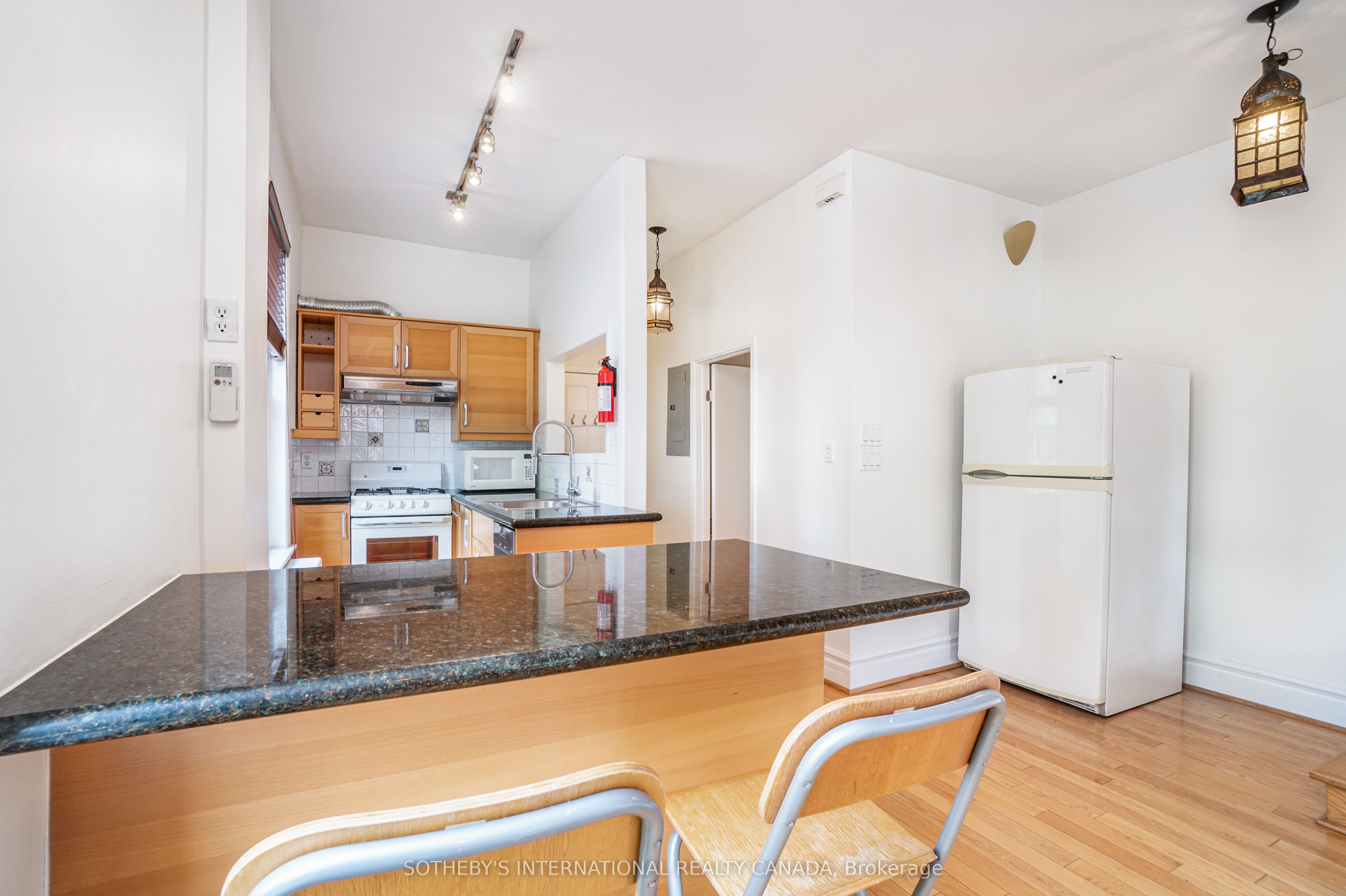 Additional image 6 of #2-225 Major Street, Toronto, ON, M5S 2L4
