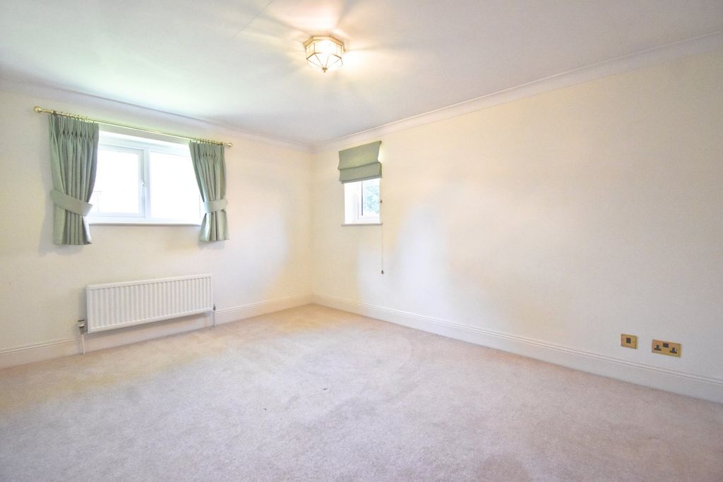 Additional image 10 of 5 bed detached house to rentBeech Close, Cobham KT11