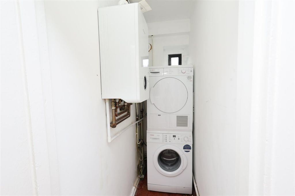 Additional image 9 of 1 bed flat to rentPembroke Road, Sevenoaks TN13