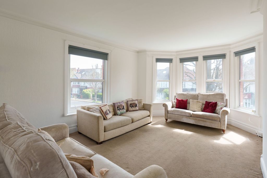 Additional image 3 of 6 bed flat to rentWilbury Crescent, Hove BN3