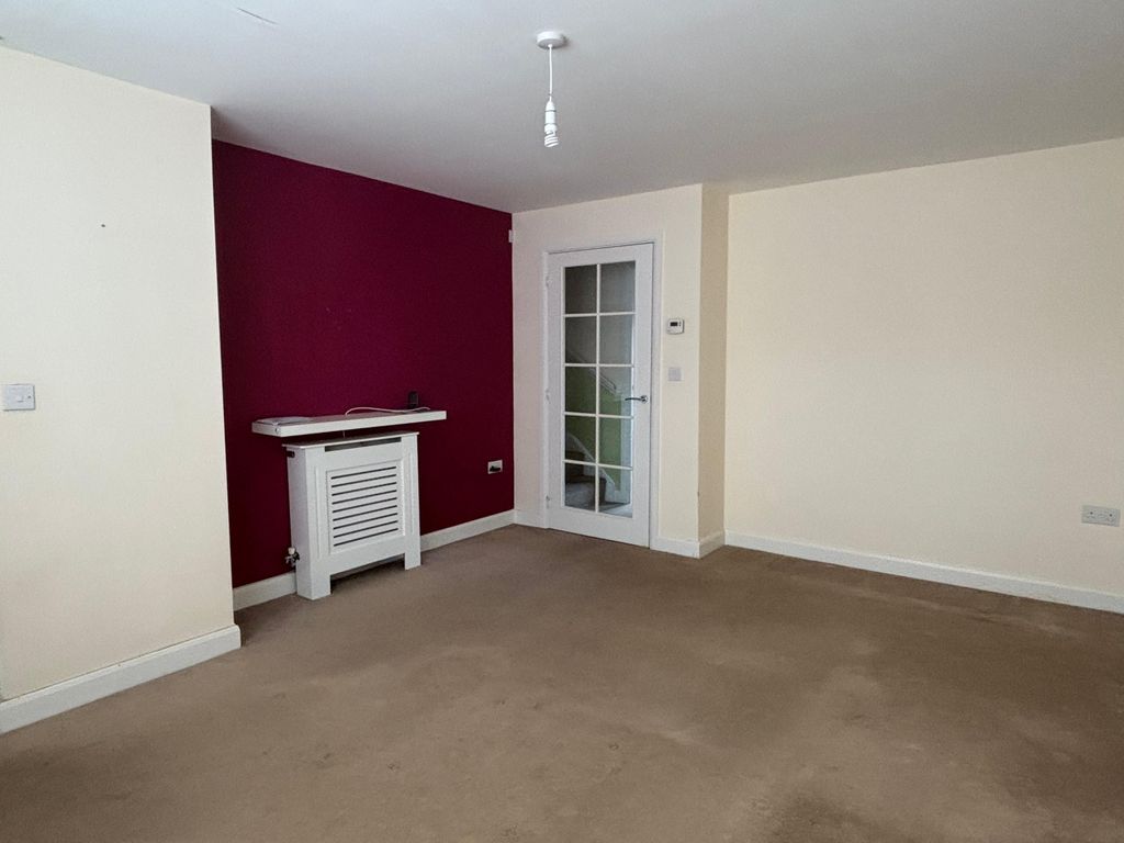 Additional image 3 of 3 bed semi-detached house to rentWheatcroft Way, Swindon SN1