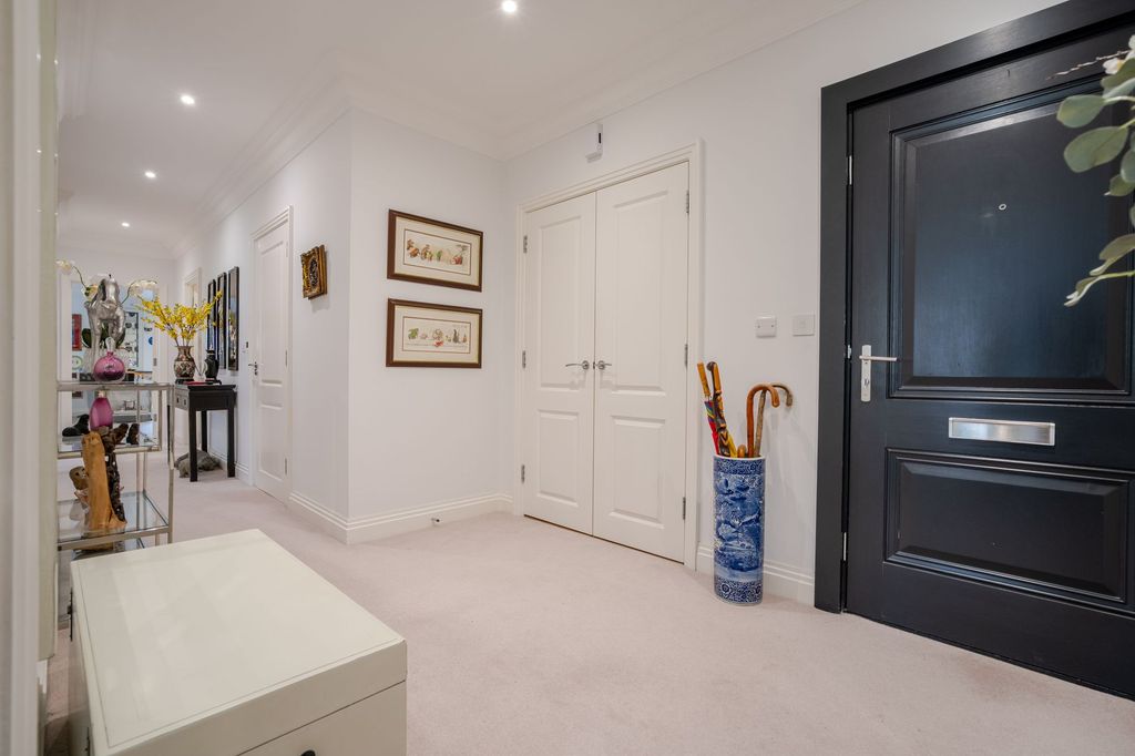Additional image 2 of 3 bed flat for saleBoleyn Mews, Ascot SL5