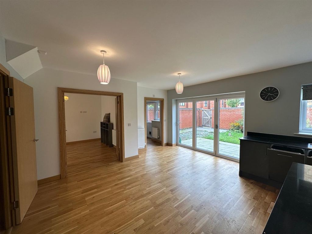 Additional image 6 of 5 bed detached house to rentMemorial Way, Off Thorpe Road, Peterborough PE3