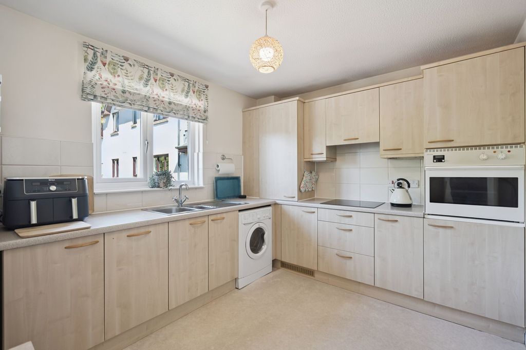 Additional image 4 of 2 bed flat for saleAnnfield Gardens, Stirling FK8