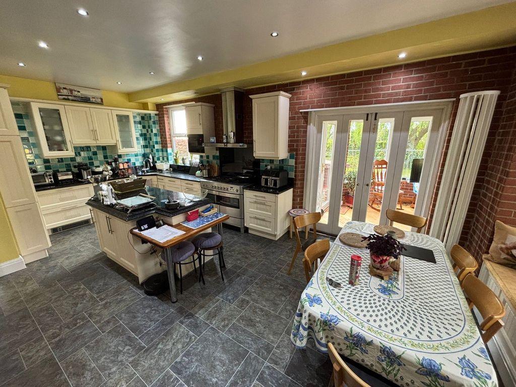 Additional image 8 of 4 bed detached house to rentCastle Road, Cottingham, East Yorkshire HU16