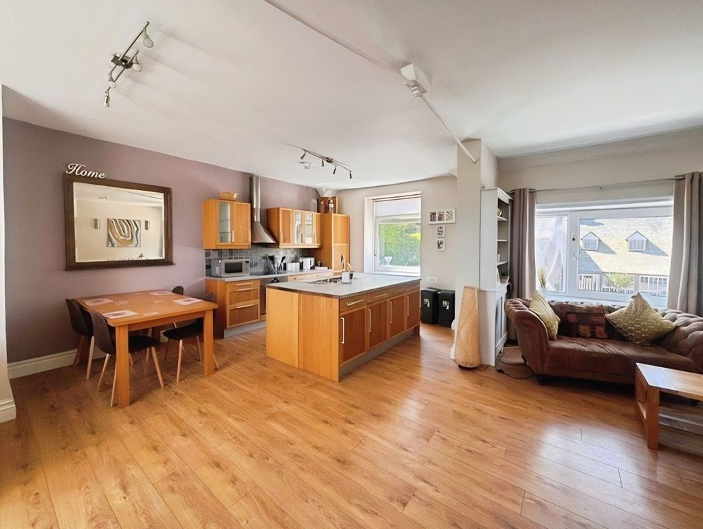 2 bed flat to rentChepstow NP16 photo 2