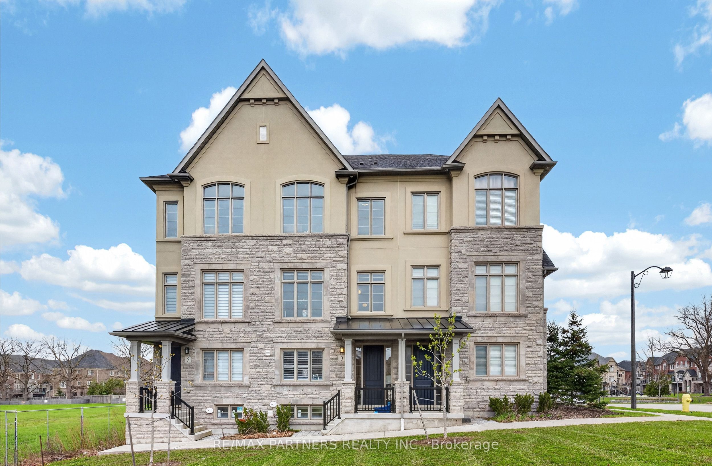 3 Fernhill Lane, Markham, ON, L6C 0Y5