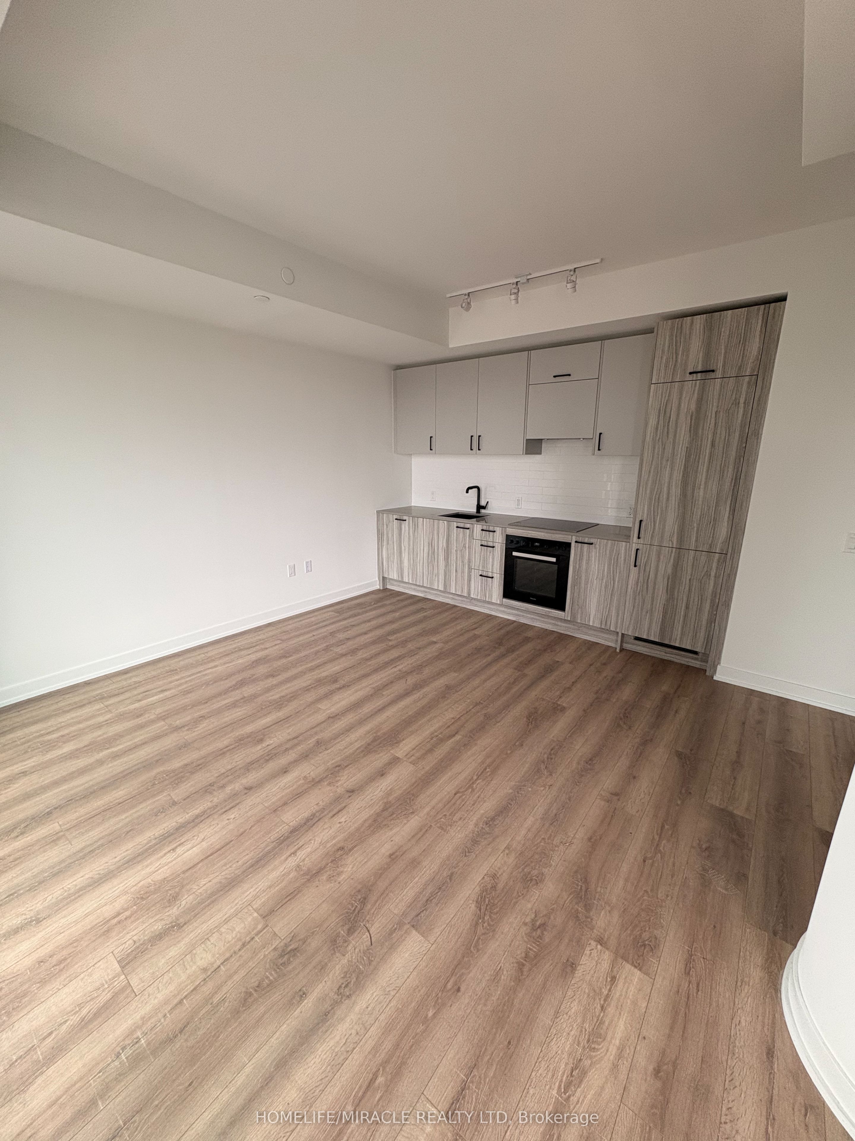 Additional image 3 of 810-1 Quarrington Lane, Toronto, ON, M3C 0S4
