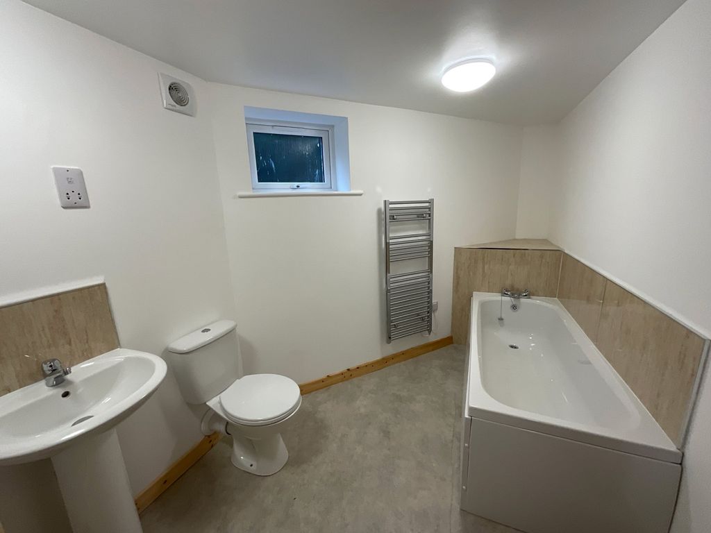 3 bed flat to rentOn The Waves, Crooklets, Bude, Cornwall EX23 photo 4