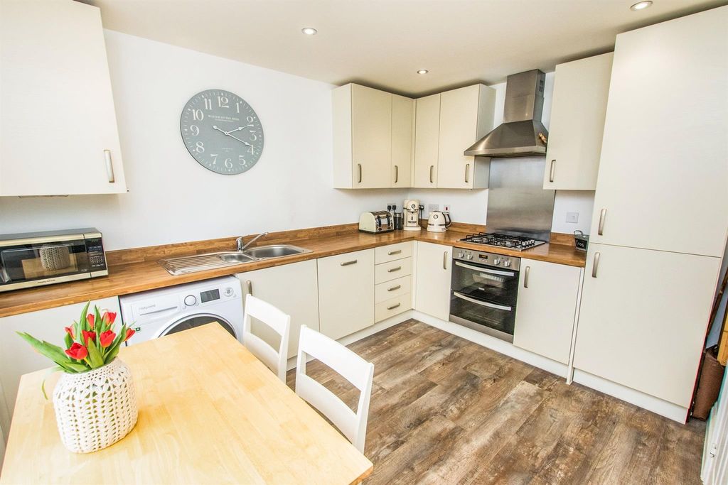 Additional image 2 of 4 bed town house to rentLangton Walk, Stamford PE9