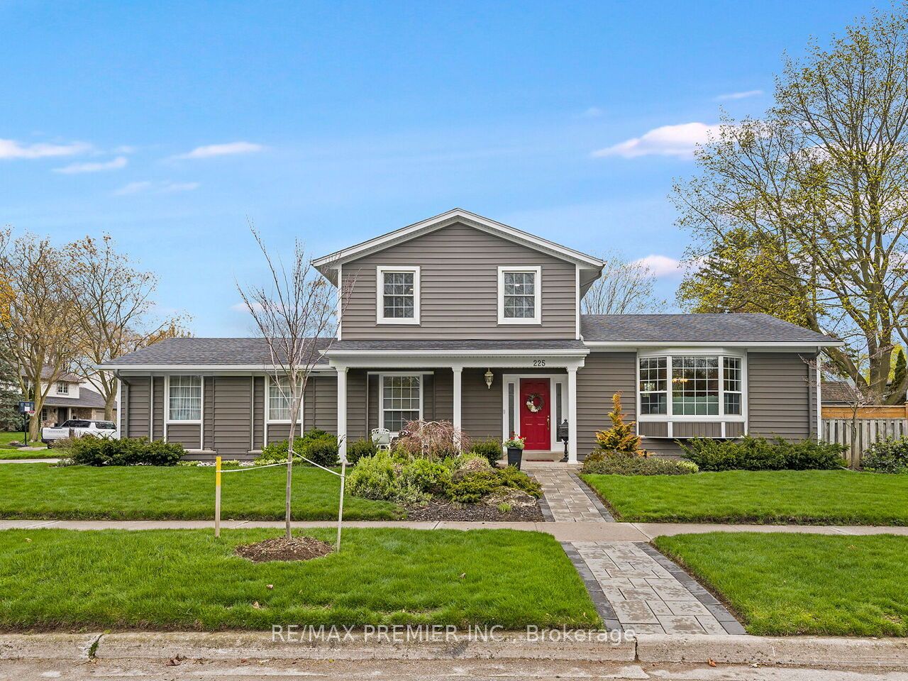225 Juniper Avenue, Burlington, ON, L7L 2T2