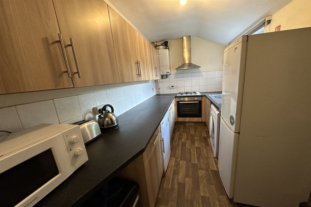 4 bed shared accommodation to rentCity Road, Dunkirk NG7 photo 2