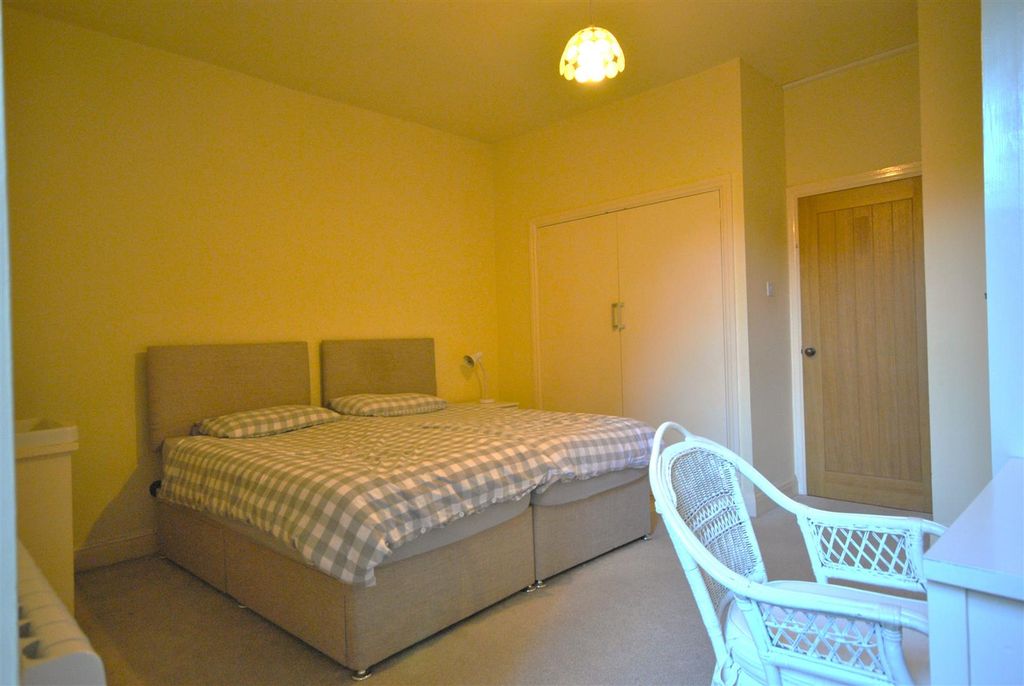 Additional image 9 of 2 bed flat to rentThe Esplanade, Tenby SA70