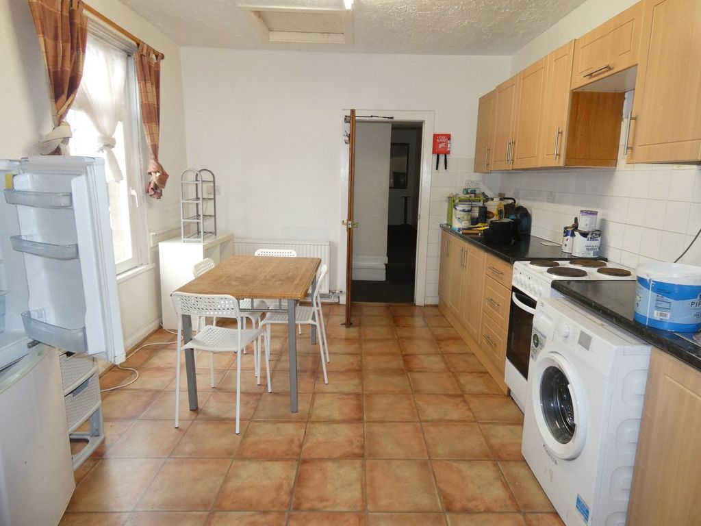 Additional image 4 of 2 bed flat to rentCommercial Road, Port Talbot SA13