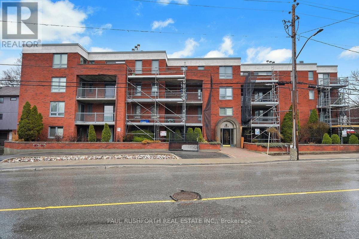 202 - 939 NORTH RIVER ROAD