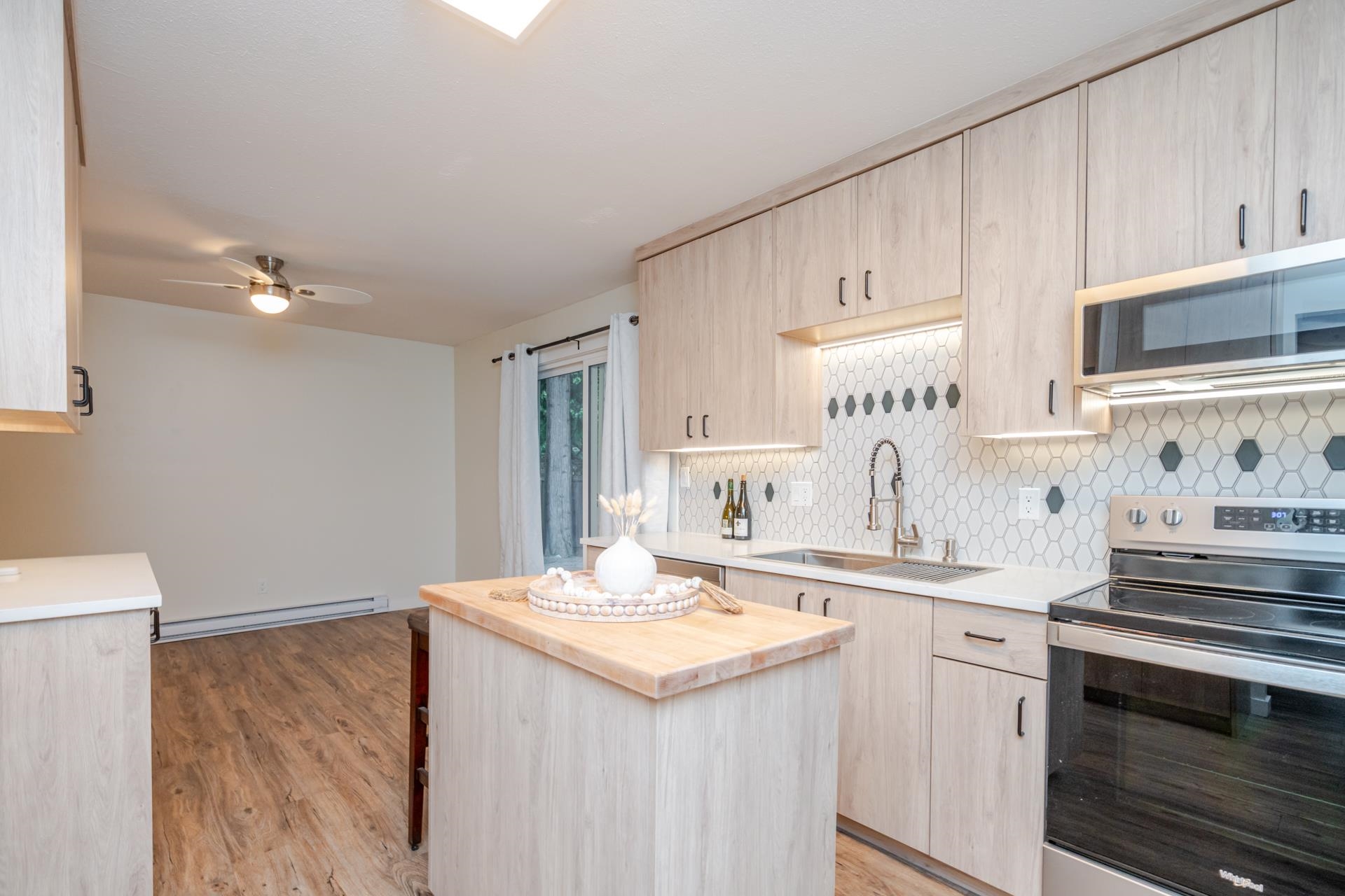 Additional image 3 of 34843 Laburnum Avenue, Abbotsford, BC, V2S 5J3