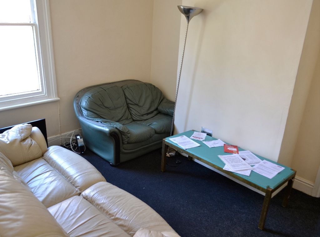 6 bed flat to rentPriory Terrace, Leamington Spa CV31