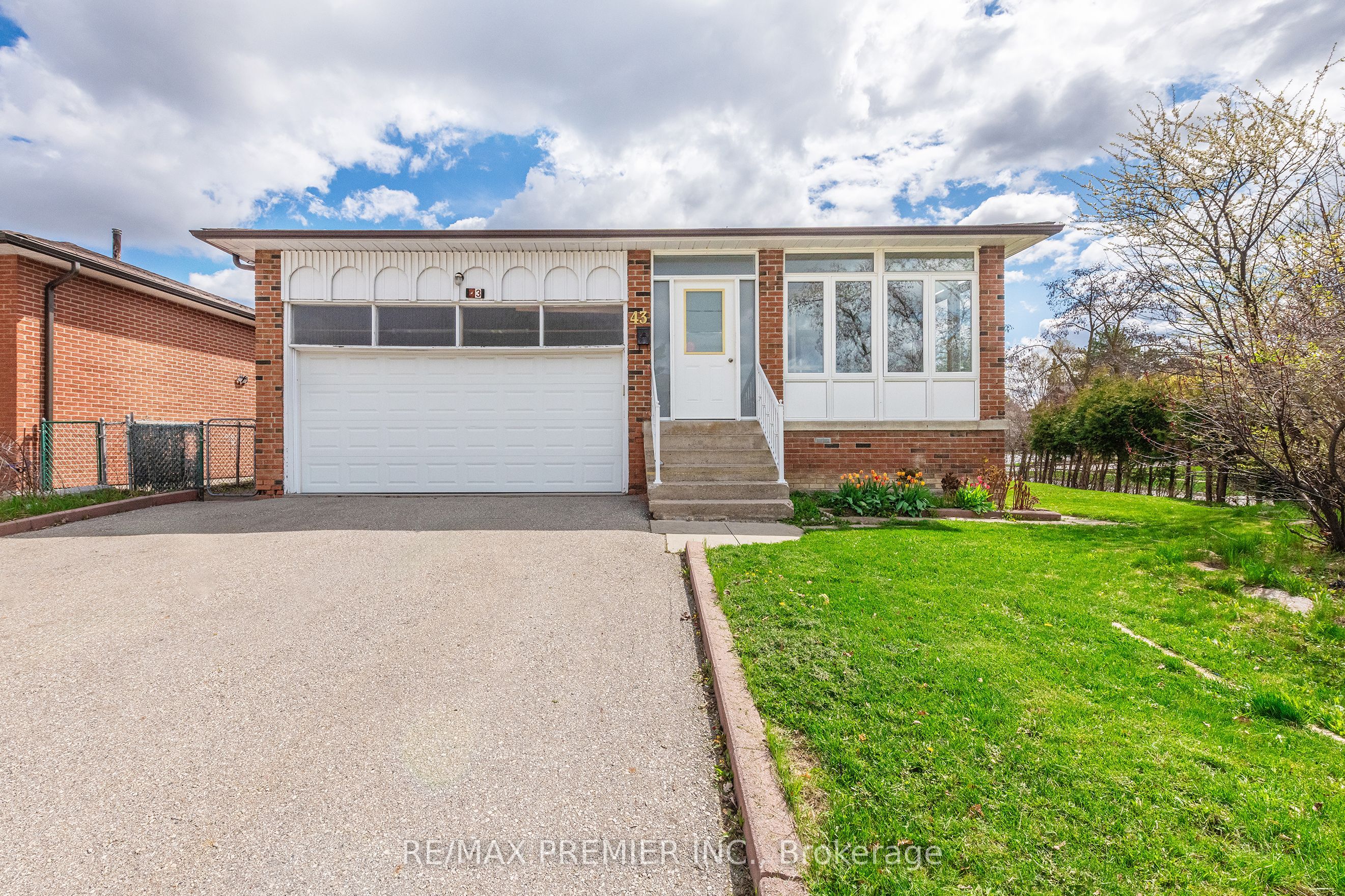 43 Jules Avenue, Vaughan, ON, L4L 1Y2