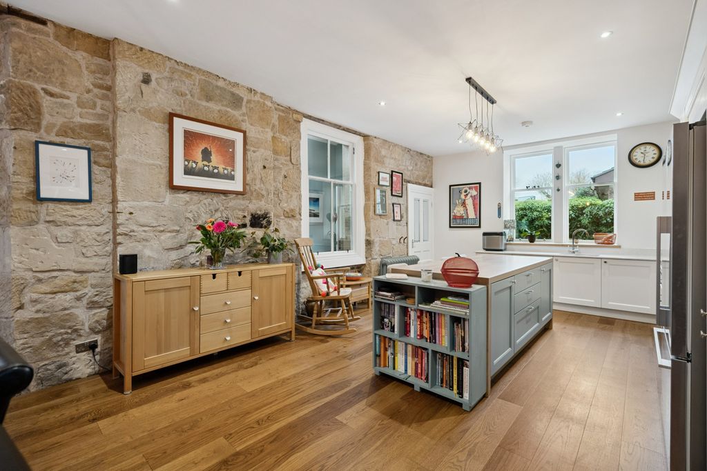 Additional image 8 of 4 bed semi-detached house to rentClarendon Place, Stirling, Stirlingshire FK8