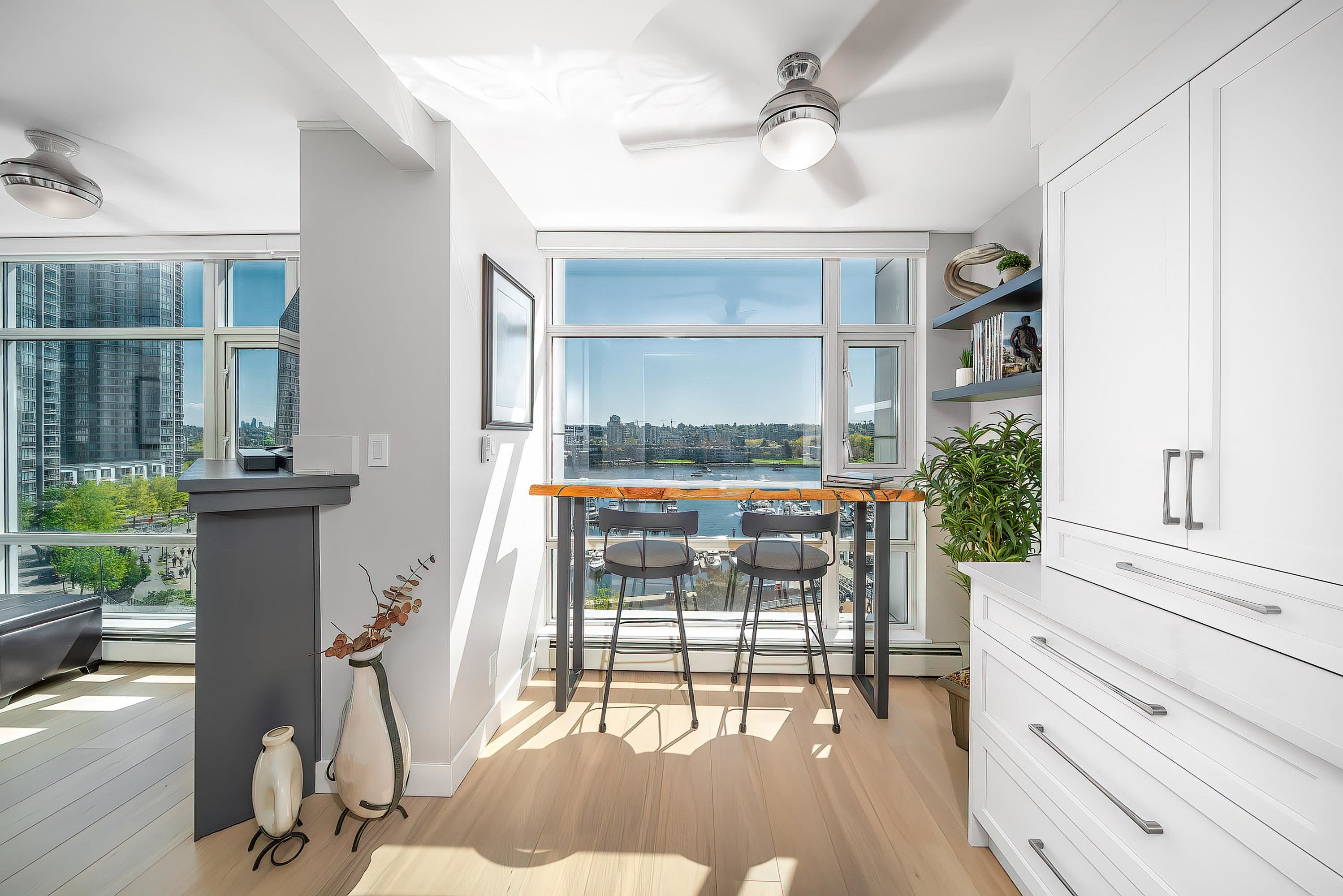 Additional image 5 of 902-1199 Marinaside Crescent, Vancouver, BC, V6Z 2Y2