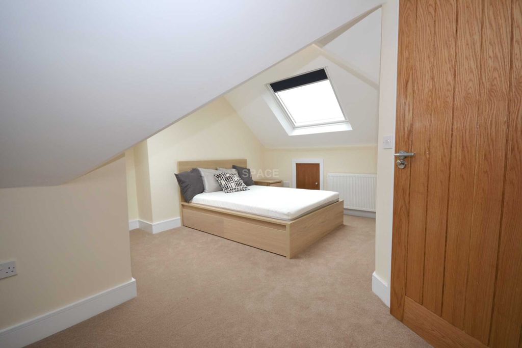 Additional image 2 of Room to rentChurch Road, Reading, Berkshire, - Room 8 RG6