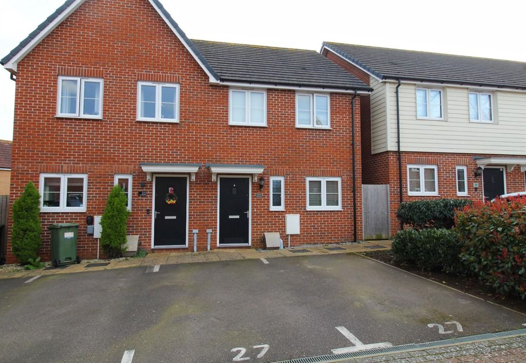 2 bed semi-detached house for saleYates Meadow, Potton SG19