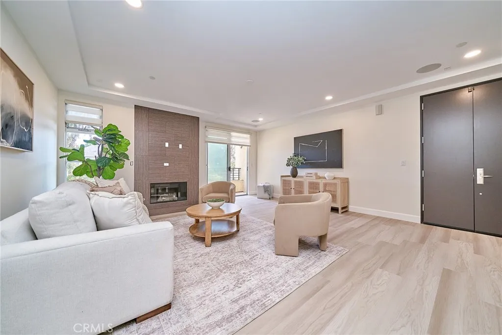 Additional image 11 of 5525 W Olympic Boulevard Unit 202, Los Angeles, CA 90036