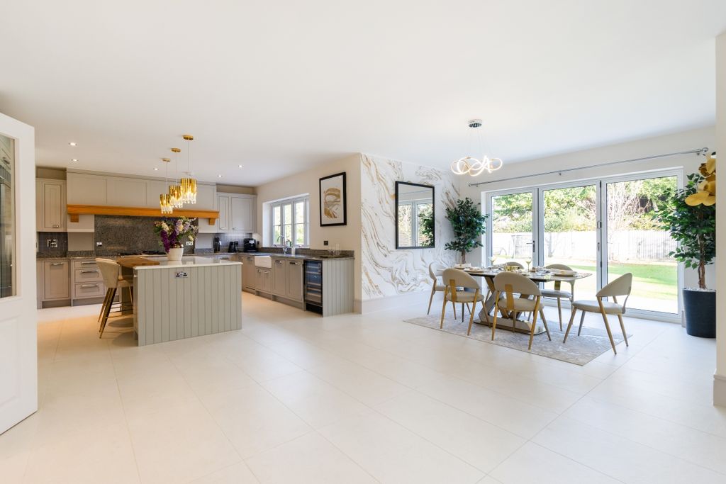 Additional image 3 of 5 bed detached house to rentCoppice Vale, Felbridge, East Grinstead RH19
