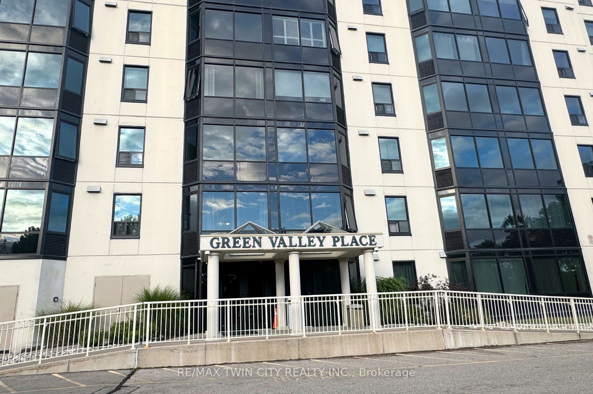 Additional image 2 of 1605-35 Green Valley Drive, Kitchener, ON, N2P 2A5