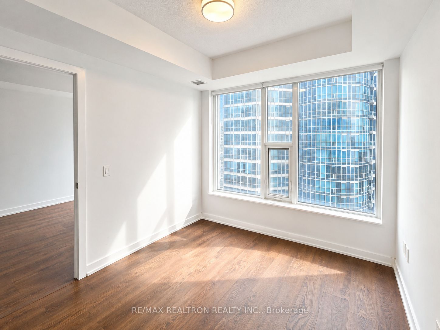 Additional image 6 of 2107-10 York Street, Toronto, ON, M5J 2Z2