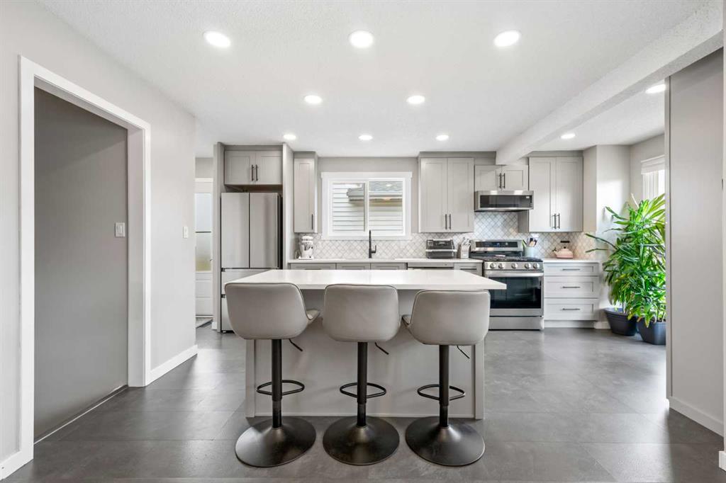 Additional image 3 of 11 Deersaxon Circle SE, Calgary, AB, T2J 6V8
