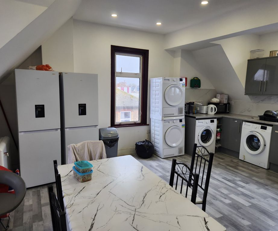 Additional image 2 of 5 bed flat to rentLey Street, Ilford IG1