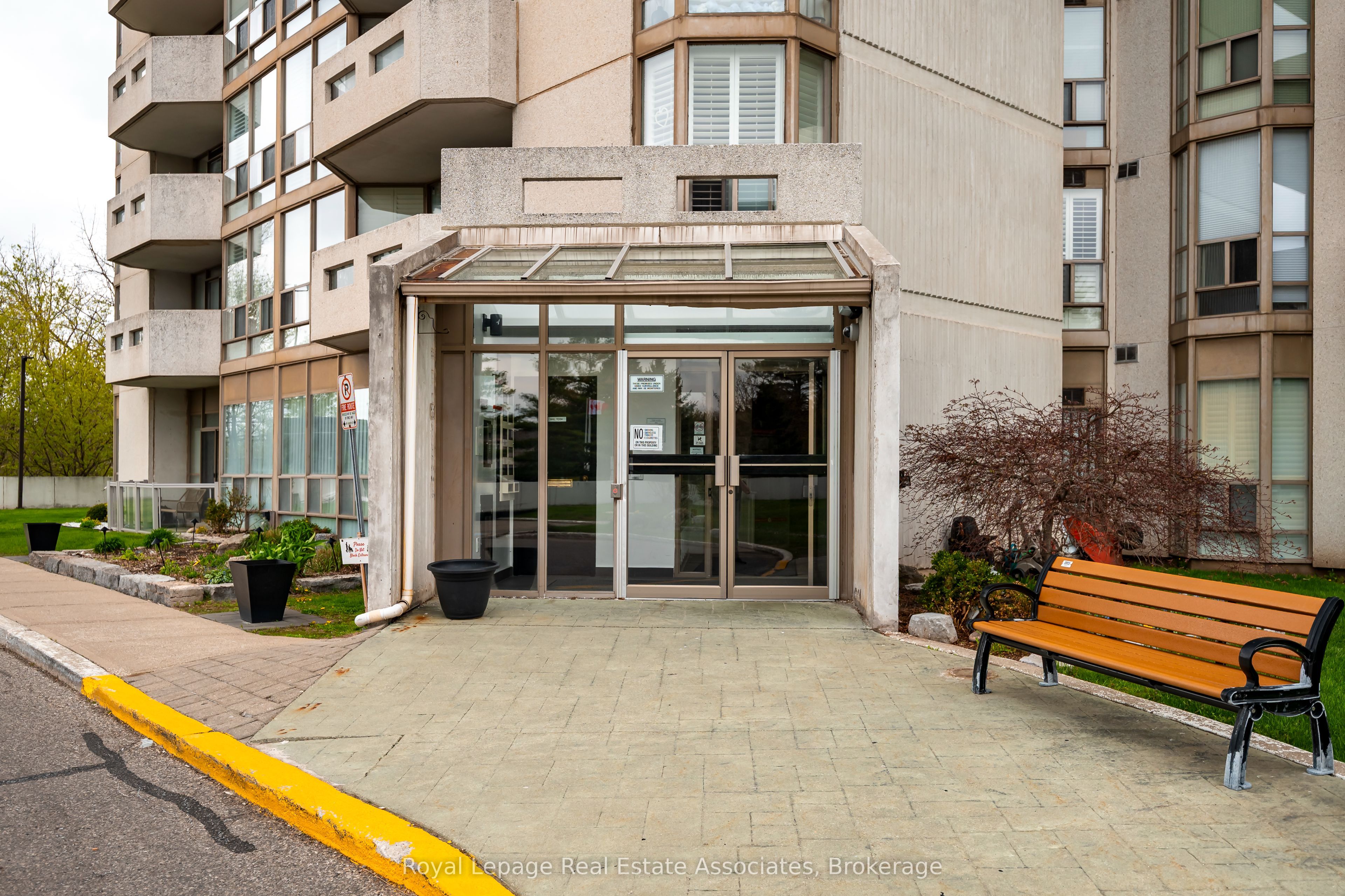 Additional image 2 of 1402-20 Mcfarlane Drive, Halton Hills, ON, L7G 5J8