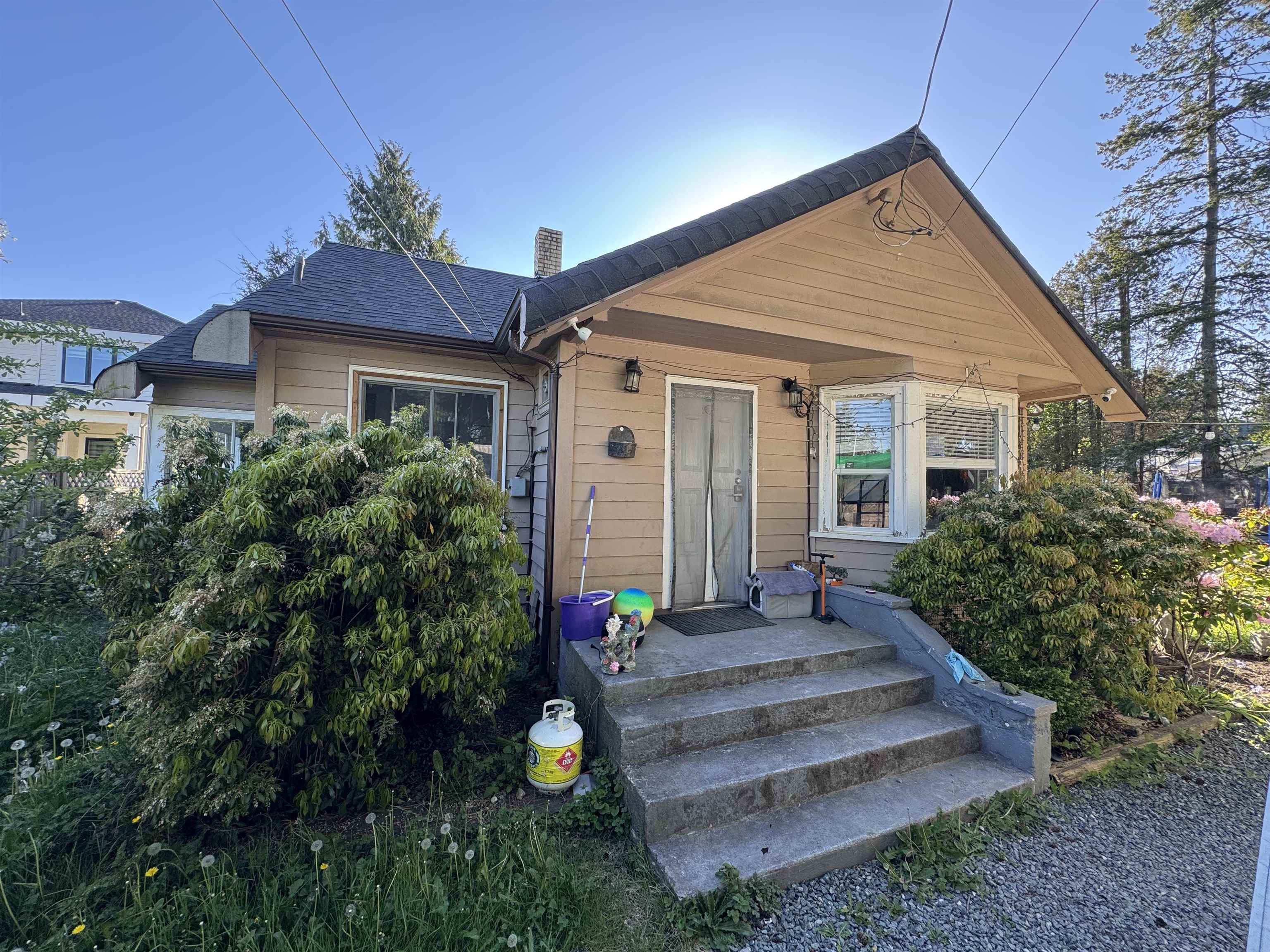 2127 King George Boulevard, Surrey, BC, V4A 5A3